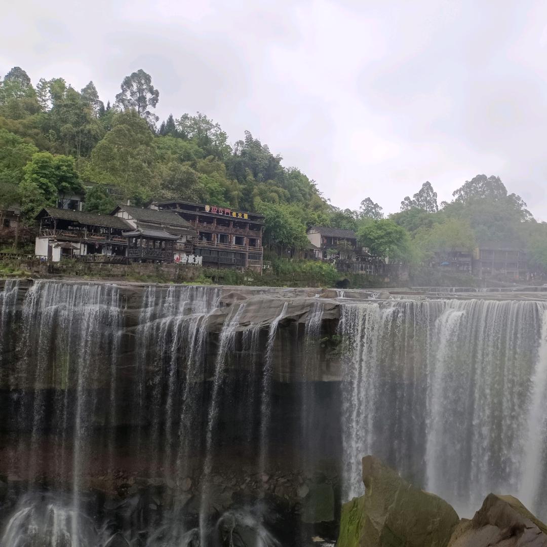 知足常乐（官明丰）