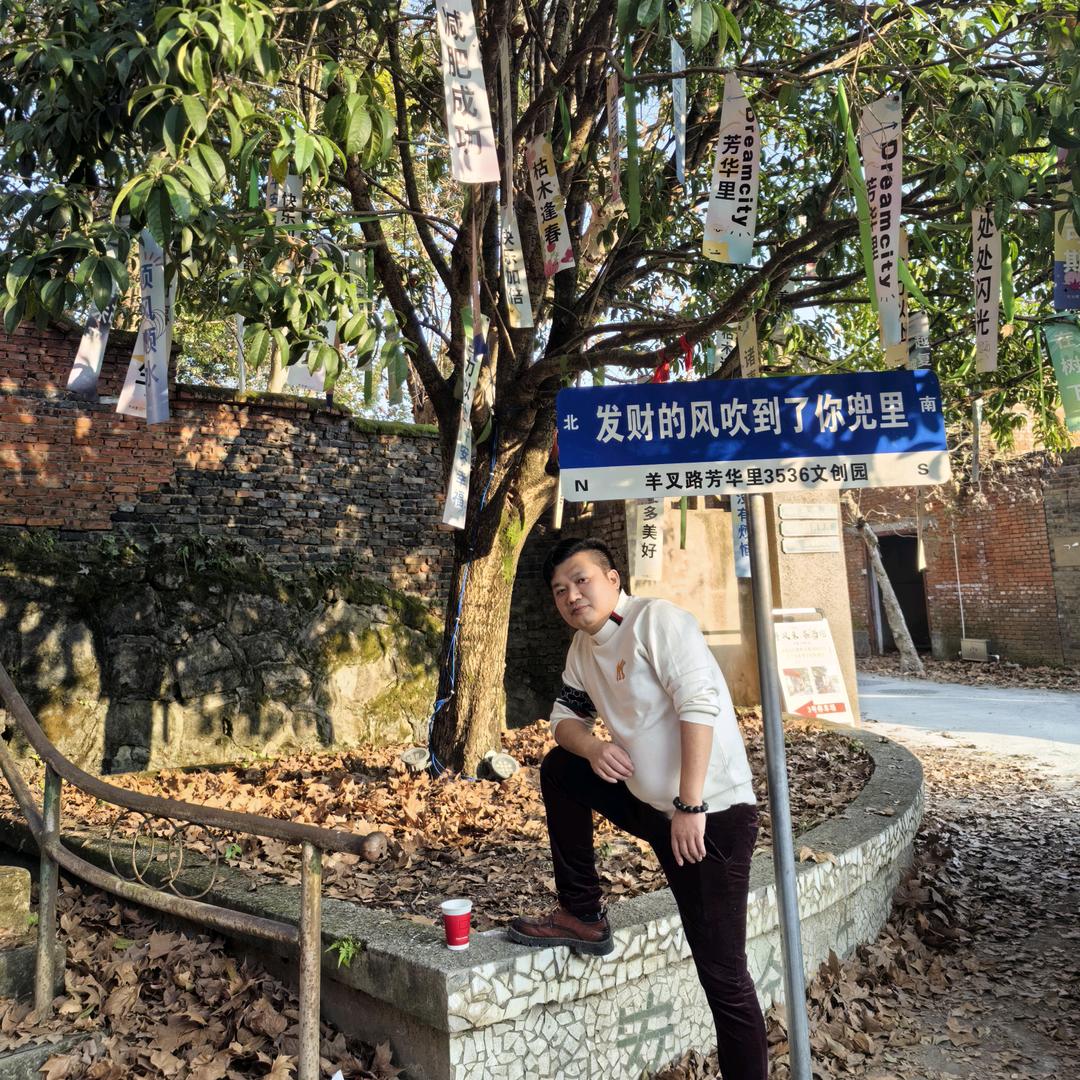 正儿八经小年轻