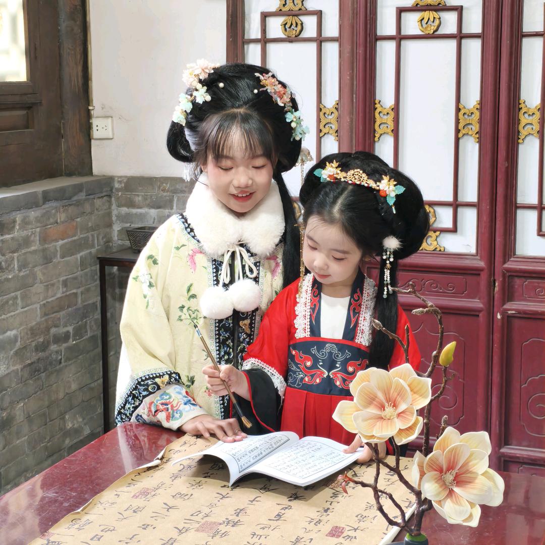 小怪兽打奥特曼