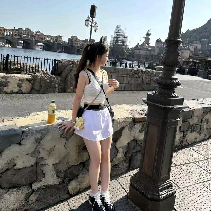 戴上眼镜好显乖