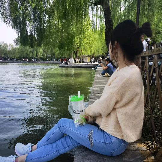 英子