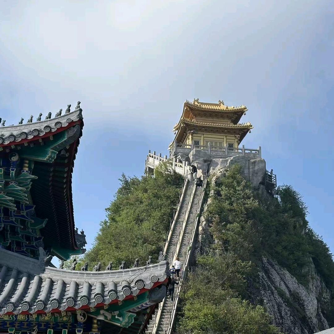 满天霞光