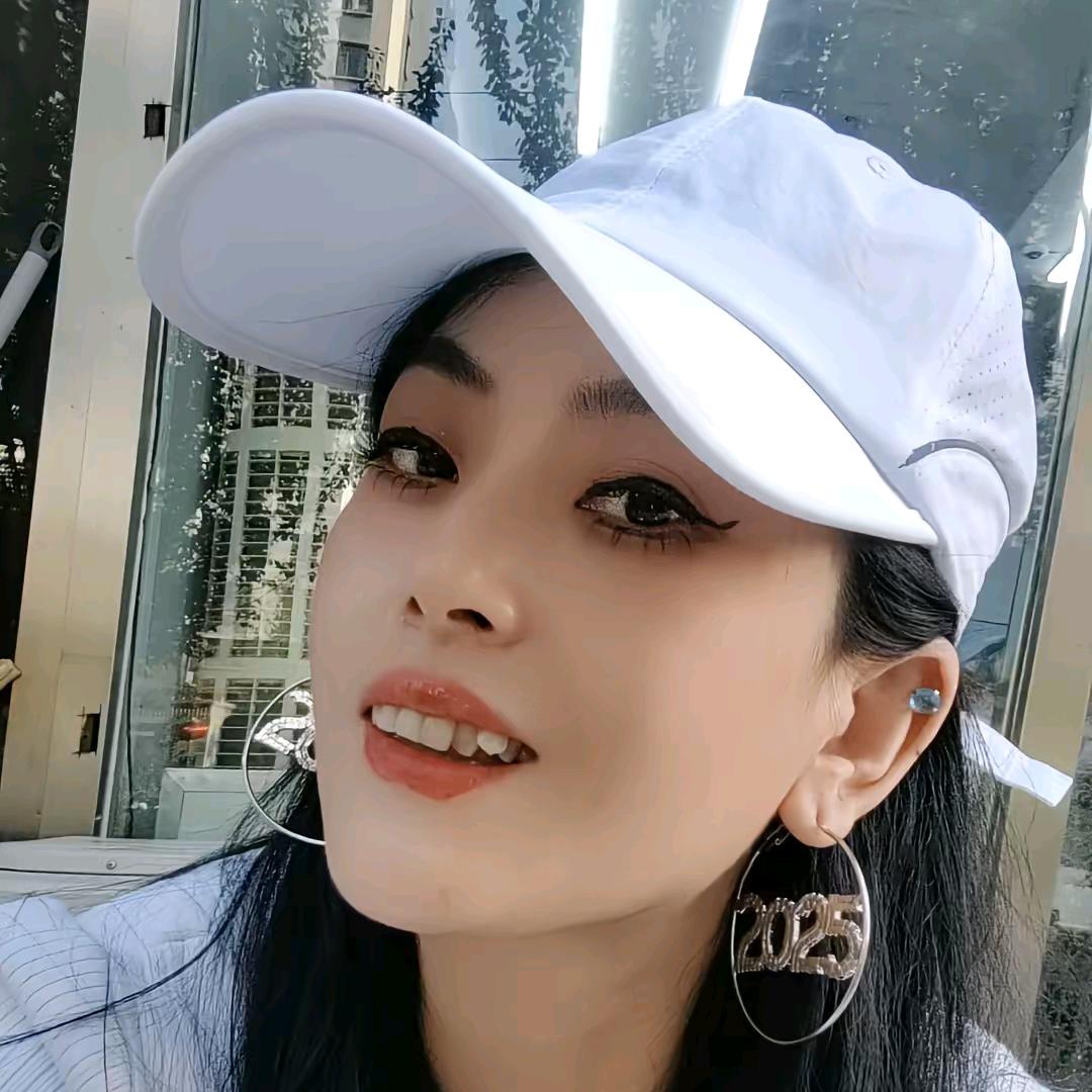 王霞