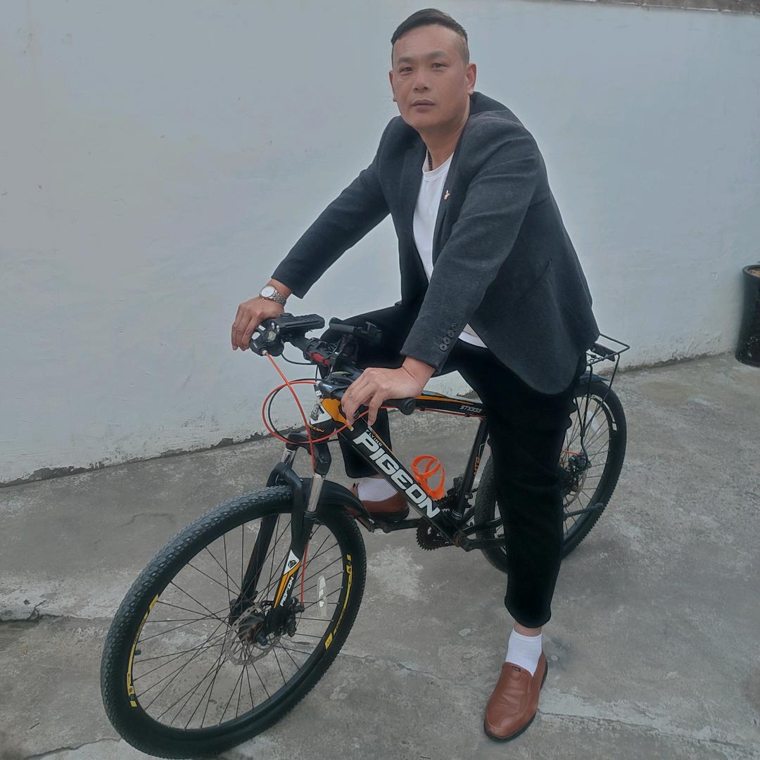万里.