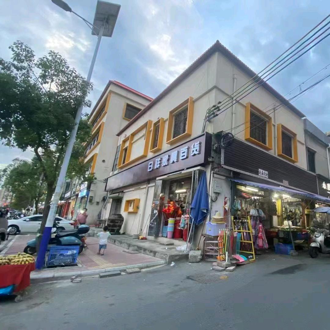 卖杂货的小姐姐