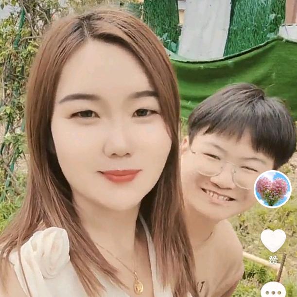 小💞谭