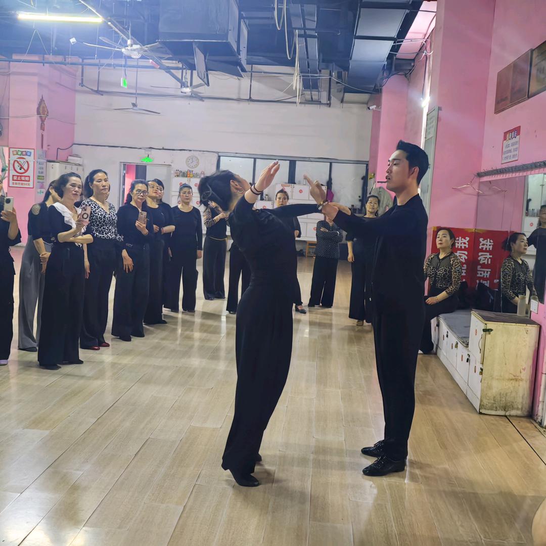 艺之舞国标舞培训机构