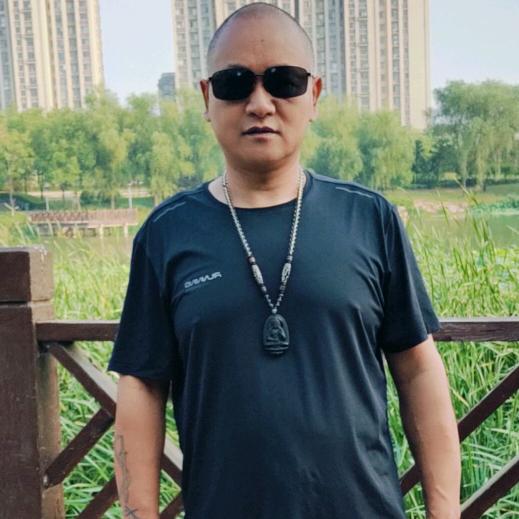 快乐的张哥，喜欢唱歌骑车打鞭，我是七零后