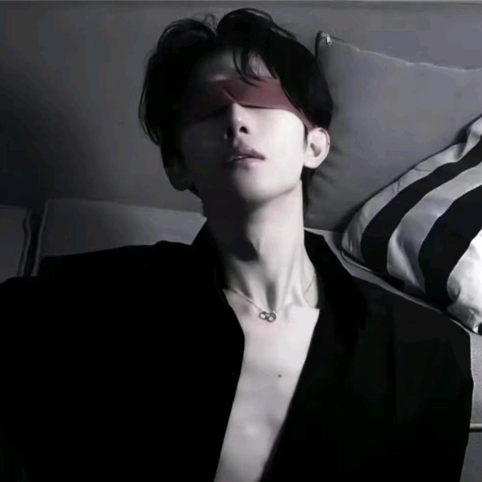 𝓩𝓙.小白熊。