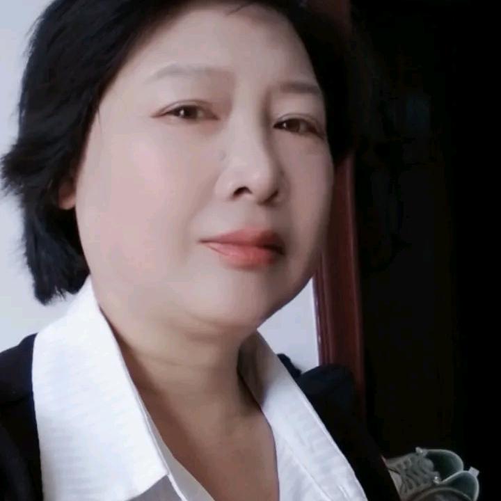 英子