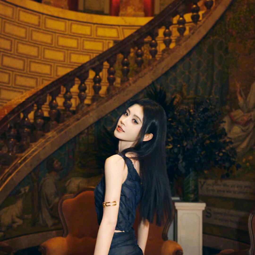 祎桉鞠(上学中，要住校)