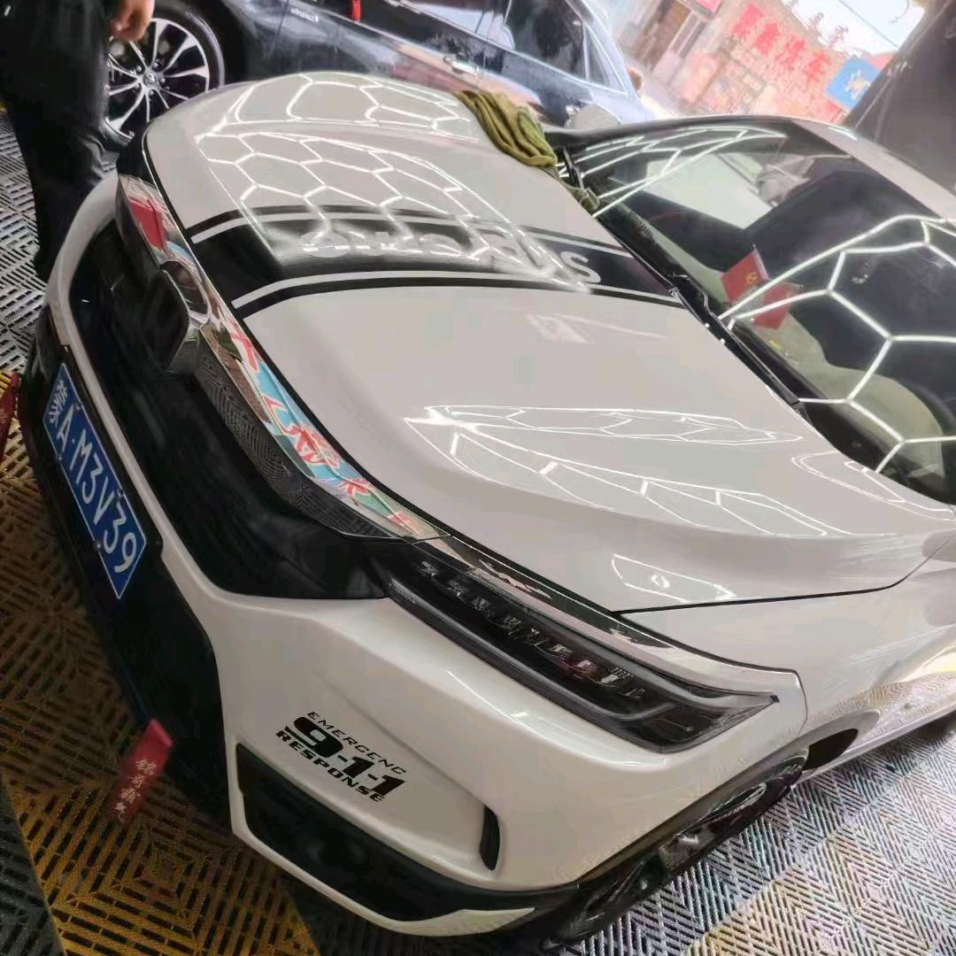 小铭在路上