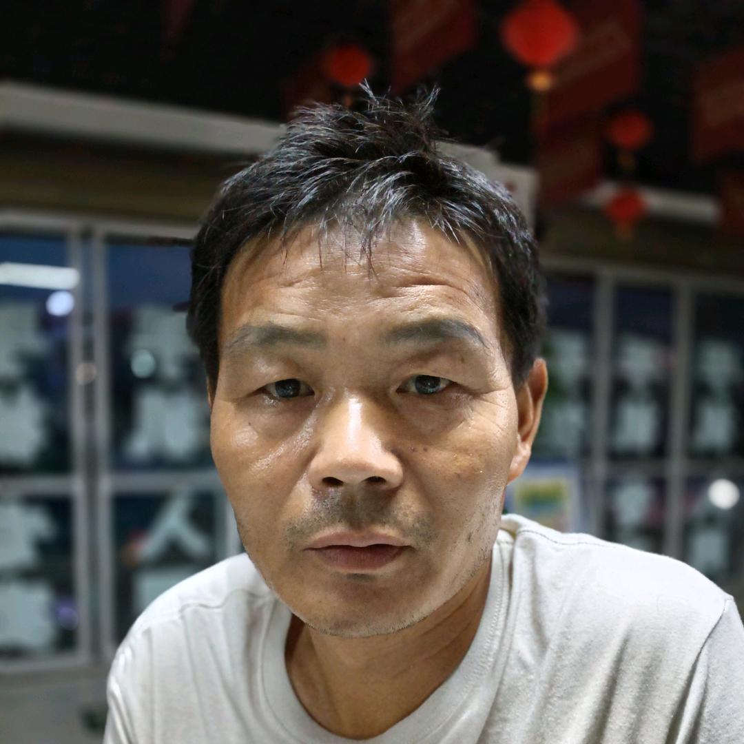 包楼梯，铺木地板