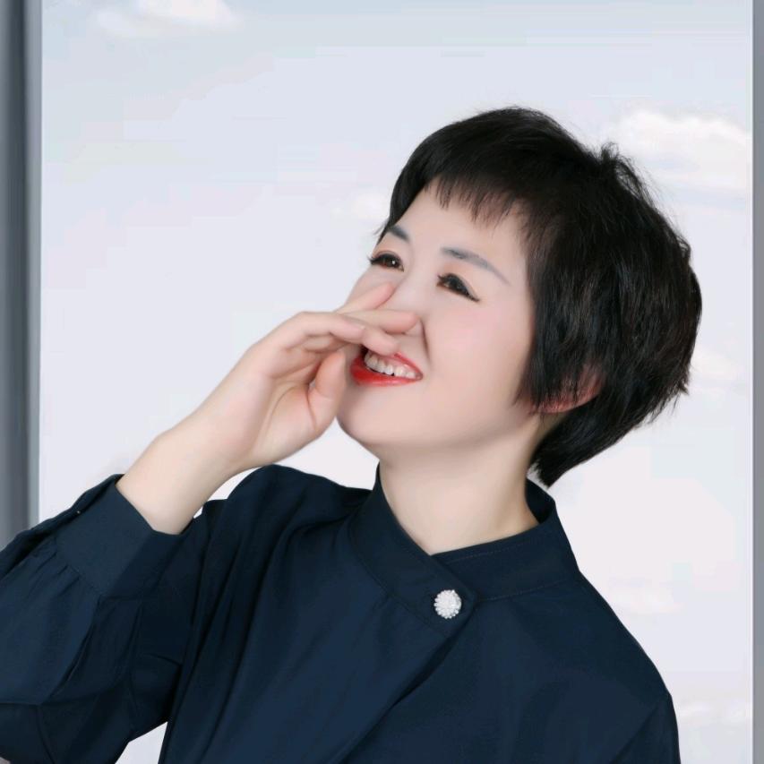 那个开心的女孩👧