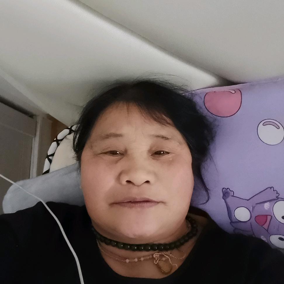 录英英