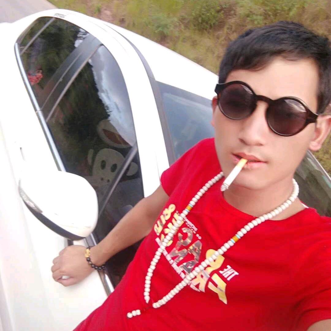 小李，，