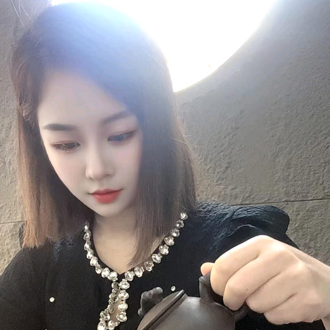 捡麦穗的妮妮