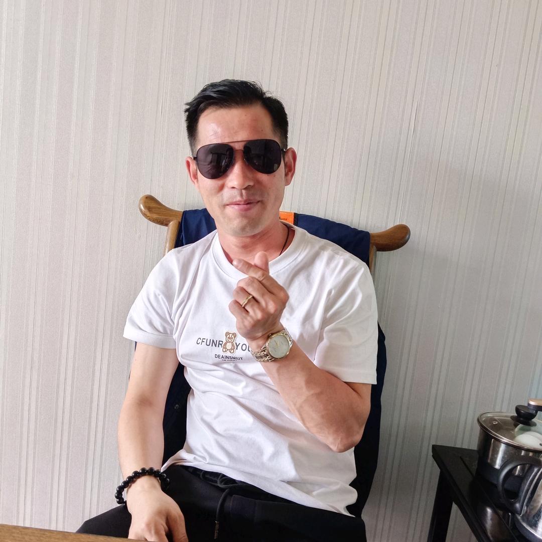 男人是用来崇拜的
