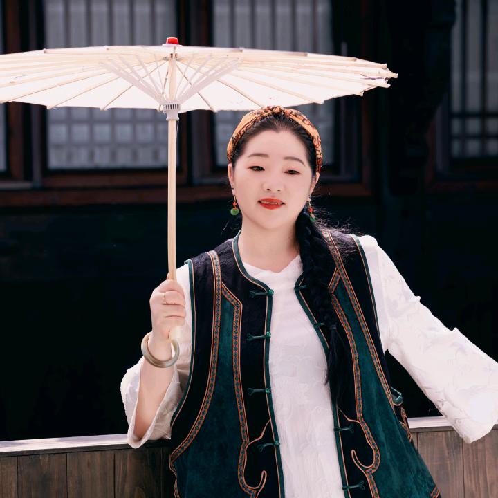 圆大宝国风大码轻奢女装