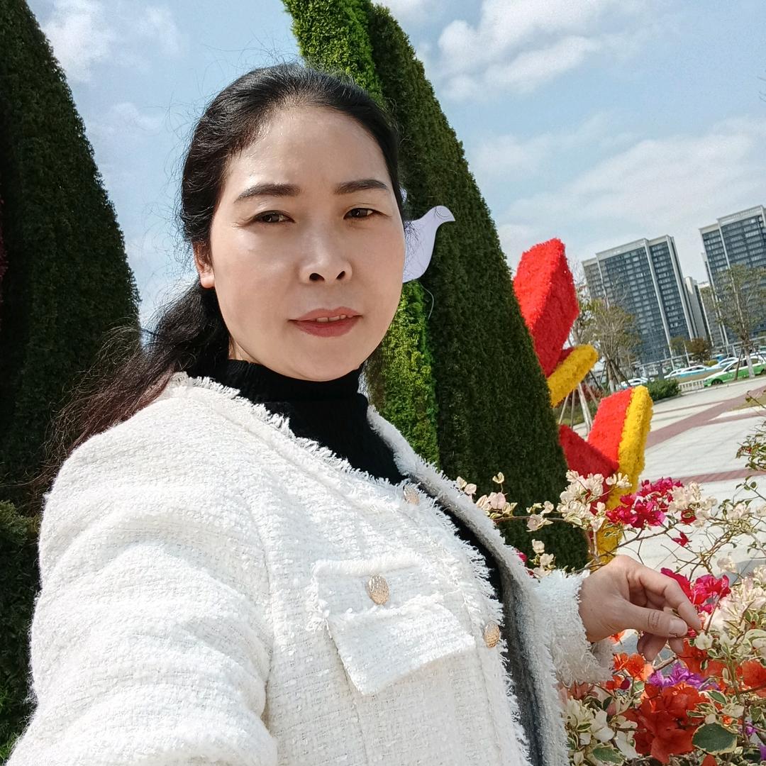 人生何处不相逢，相逢何必不相识。