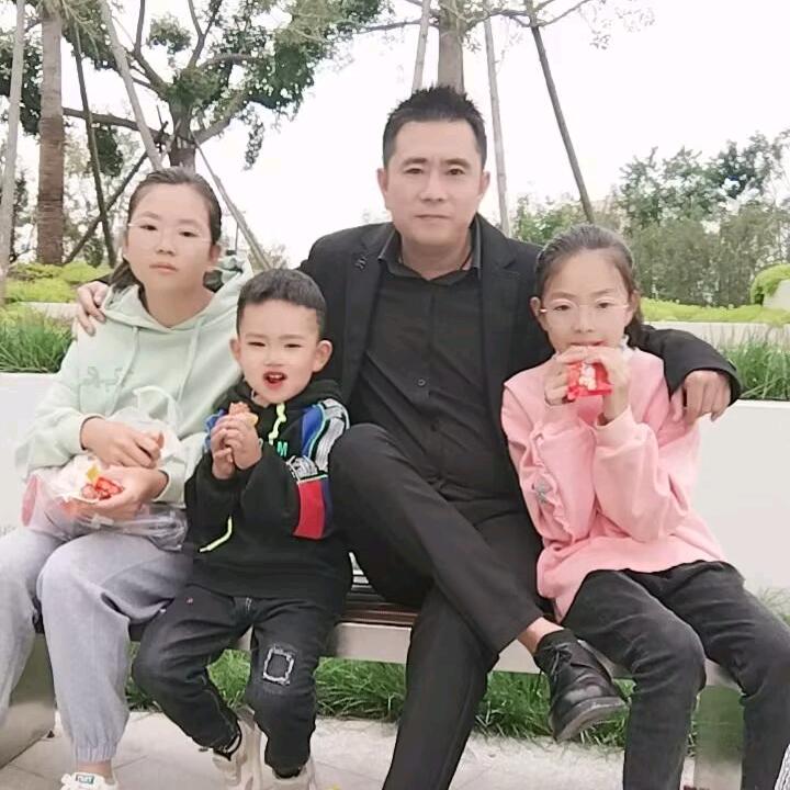 三个孩子的爸