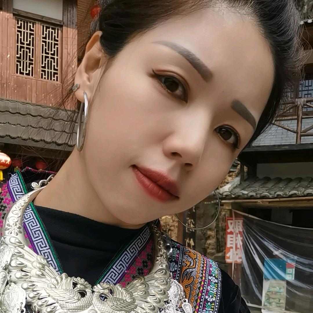 泸州大黑洞景区洞口苗服出租