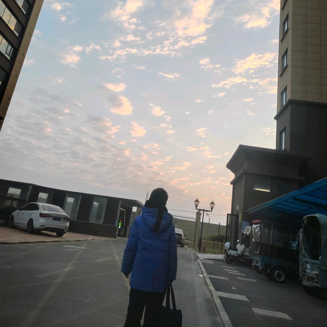 ｢嘿｢《爱己$爱财》