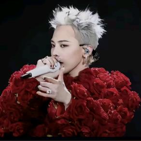 阳光下的蒲公英🇨🇳🇨🇳🇨🇳