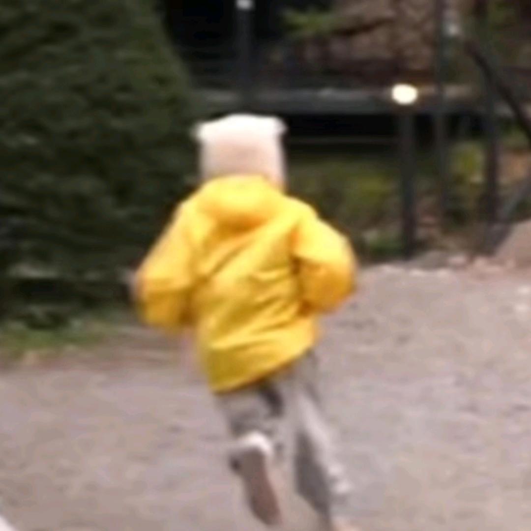 爱用脸撞墙的朴智艺