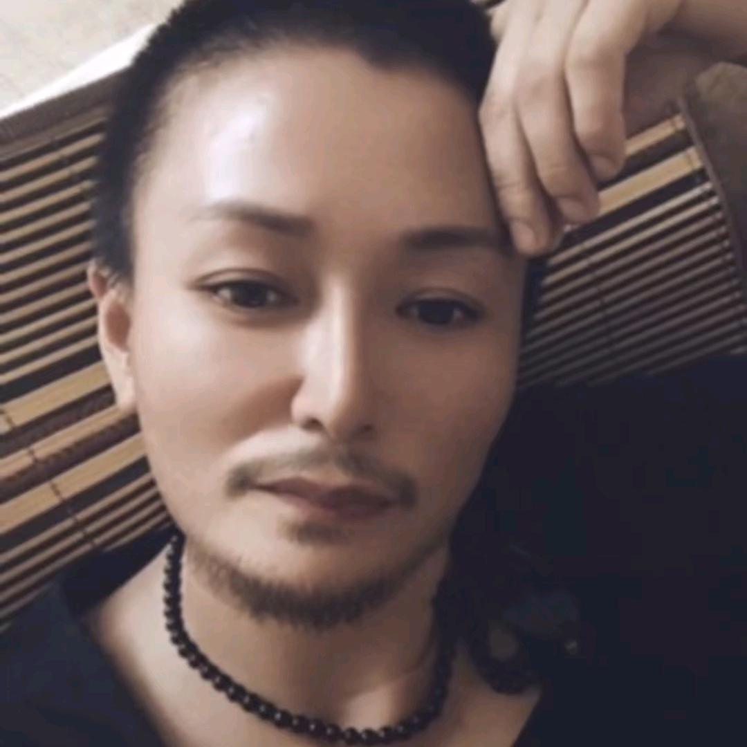 秋秋(闯地球)