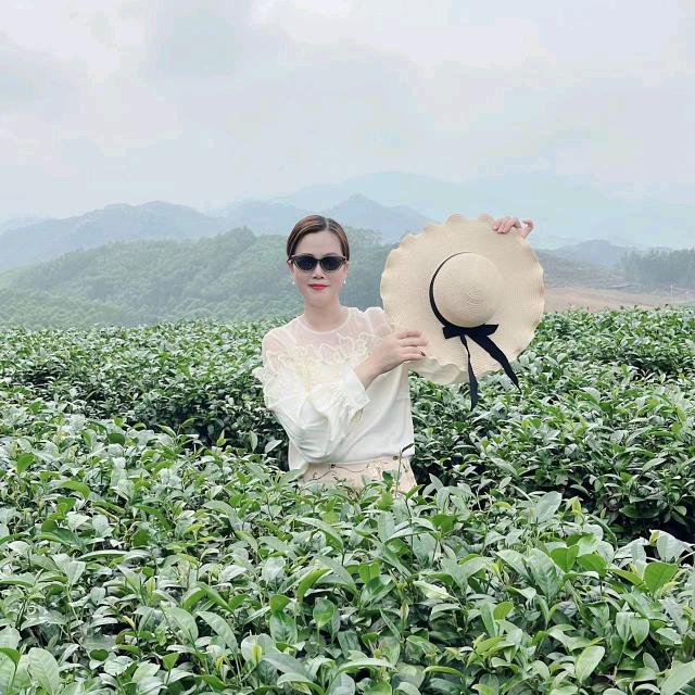 小何