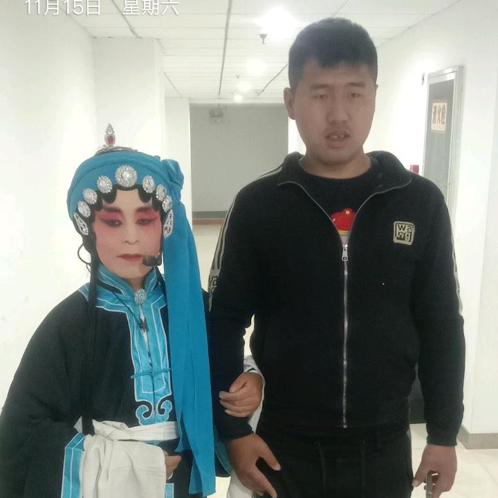 苦命养父黄明明和收留流浪儿艰难度日的时光