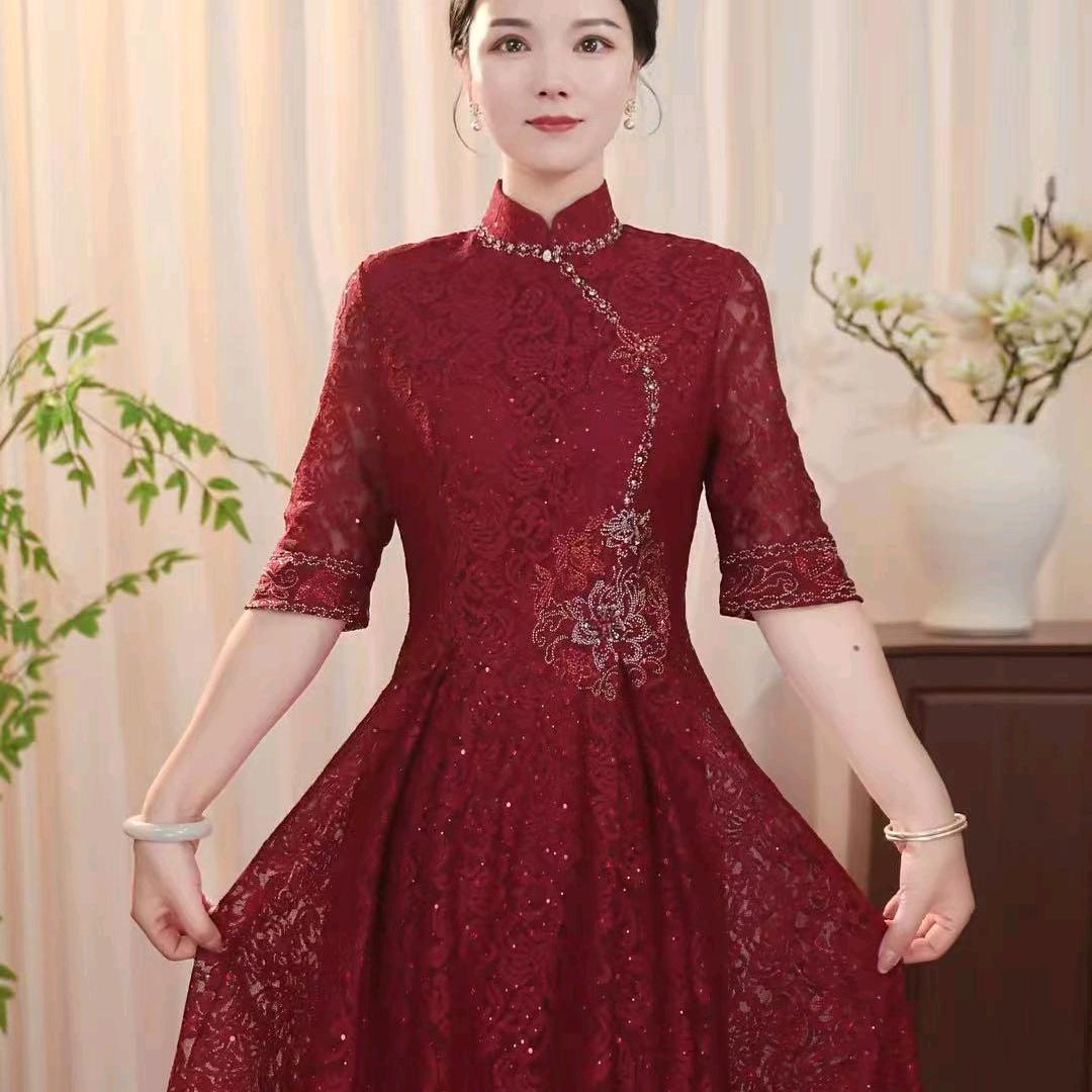 金绣佳人旗袍