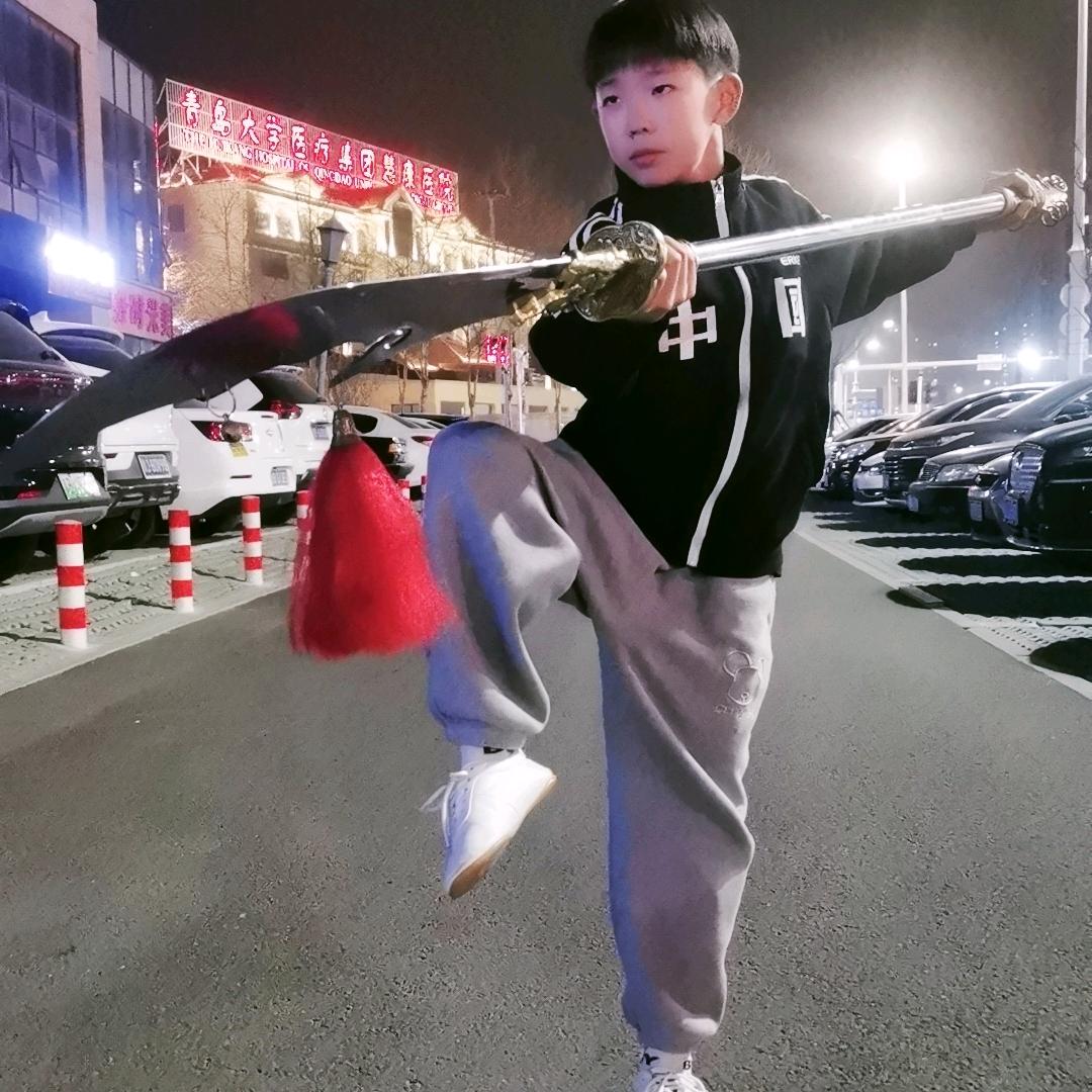 青岛老九“侠肝义胆”