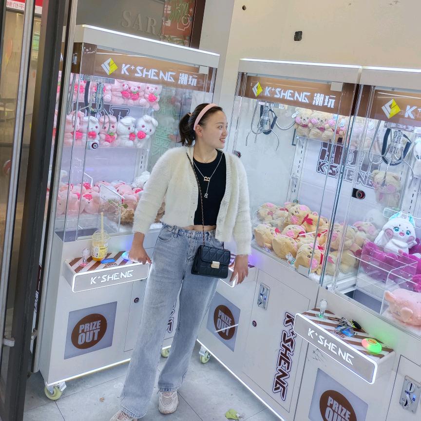 90后摆摊小姐姐
