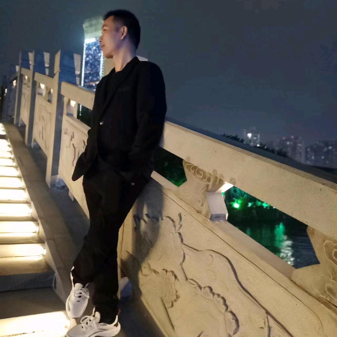 M阿龙
