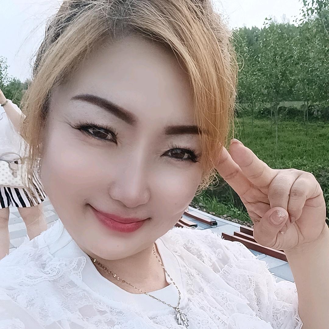 龙江县满江红婚纱礼服馆