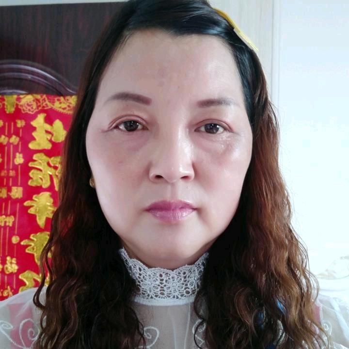 天蓝蓝🌹🌹（点赞不超三）