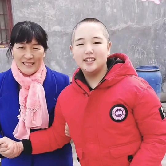 玉姐陪坚强儿子《抗癌中》