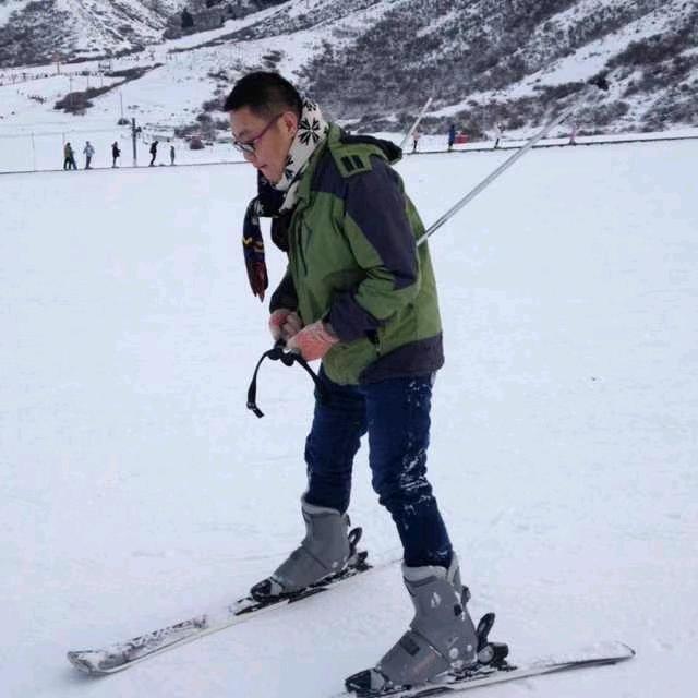 亚鑫精品二手车行段