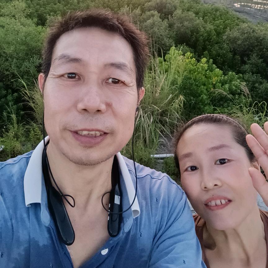 最快乐的人，每晚报国园，露天KTV，组合