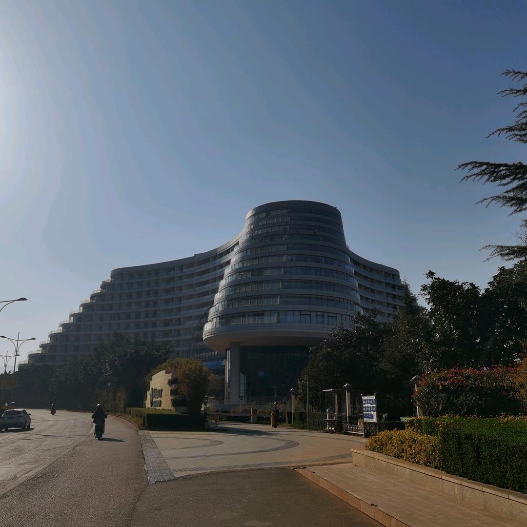 酒店老张，怎么开心怎么活！