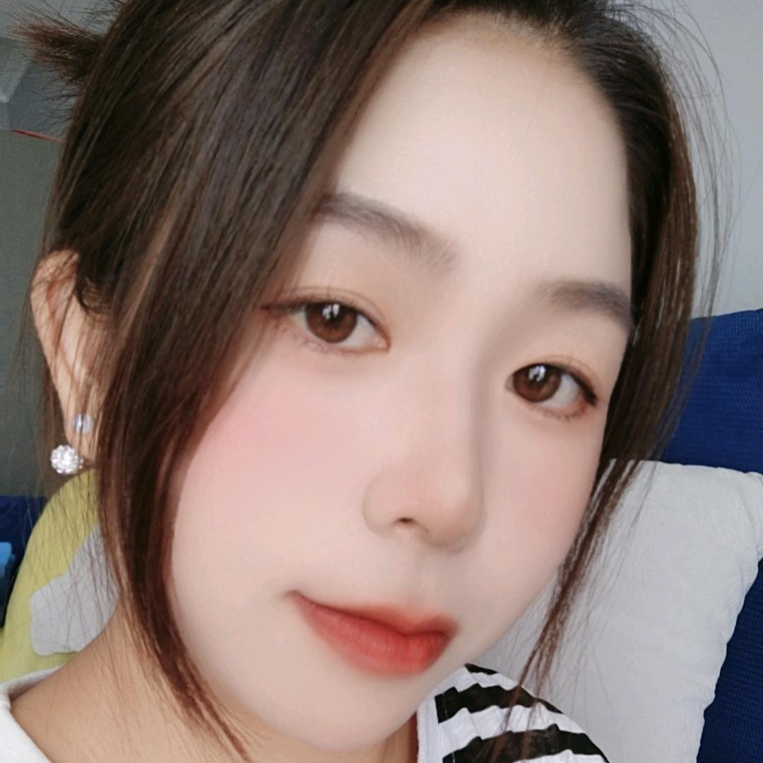 灵宝搞脸的莹莹