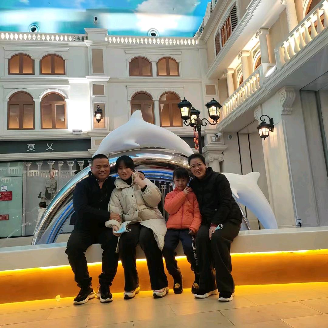 张忠，夹木器挖机出租