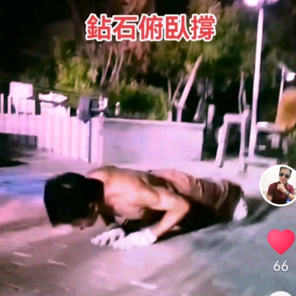 幸福崔，67岁热爱腹肌轮健身达人老玩童
