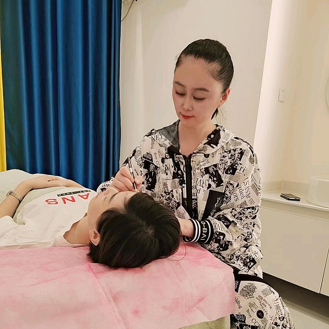容颜高科技美容(翡翠城店)官方号