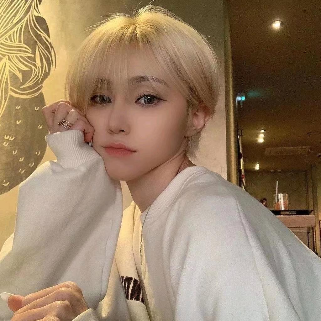 红人馆美学设计烫发，