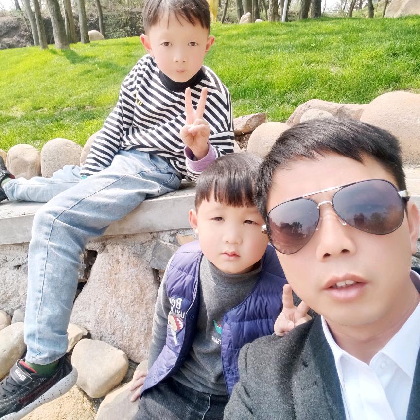 涵涵峄峄（张林飞）