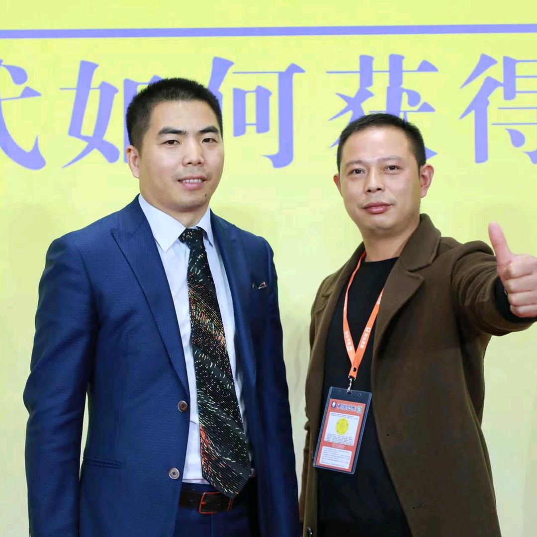 秀山博雅奇巧旋转门窗