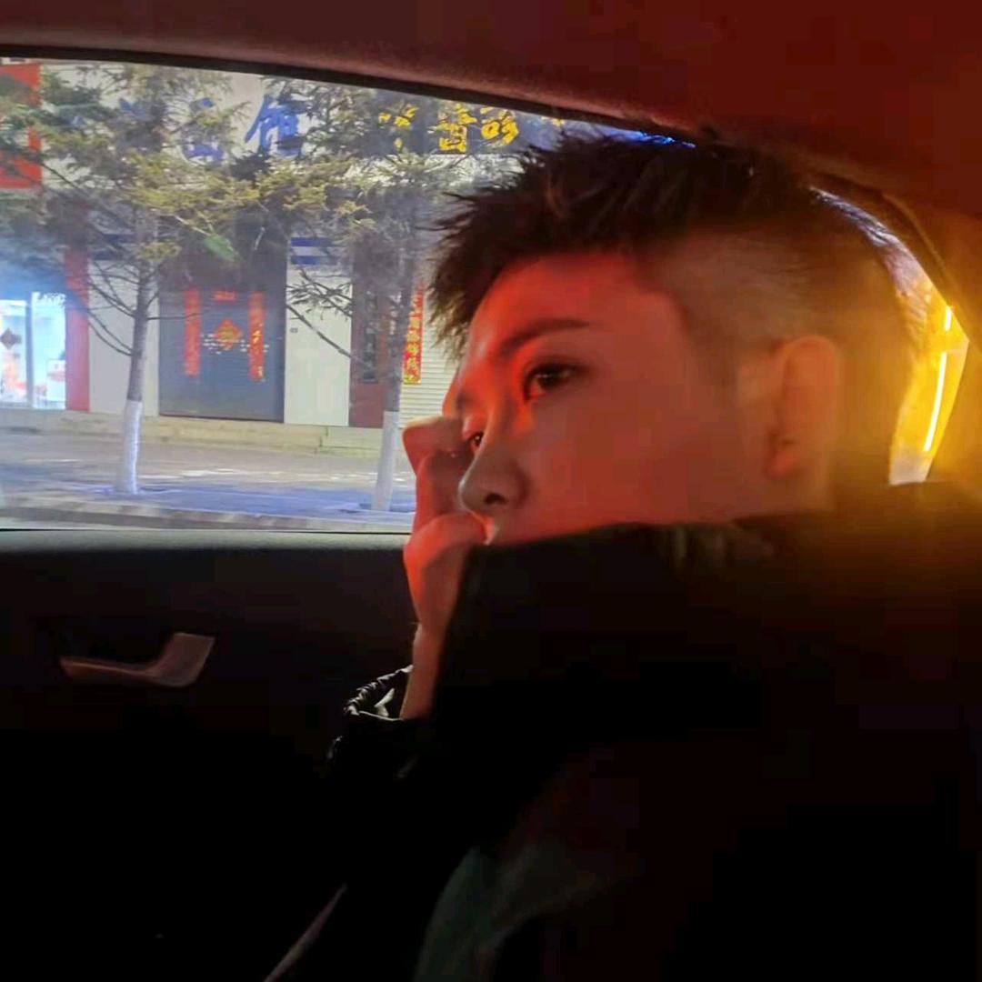 短发故事女王店  阿欢